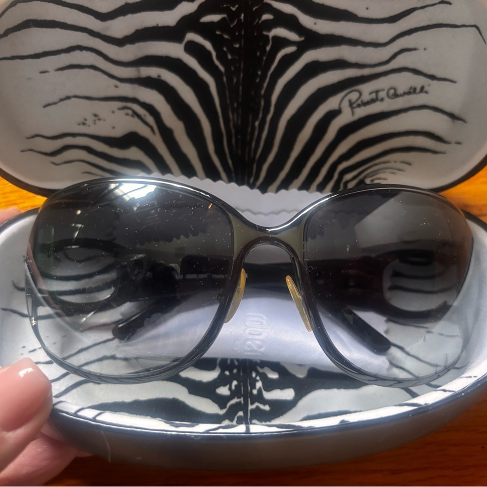 Roberto Cavalli Elegant Black Sunglasses